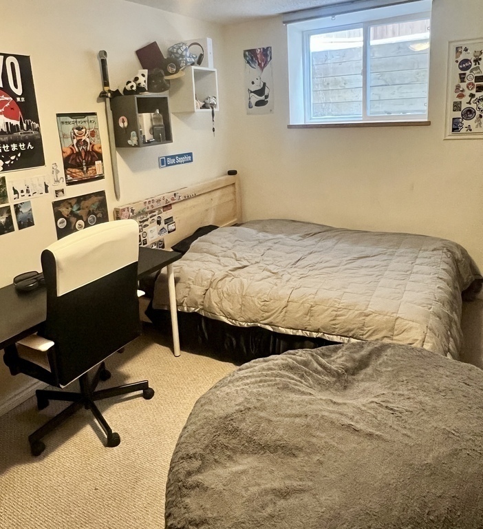 Bedroom #5 - Queen size bed 