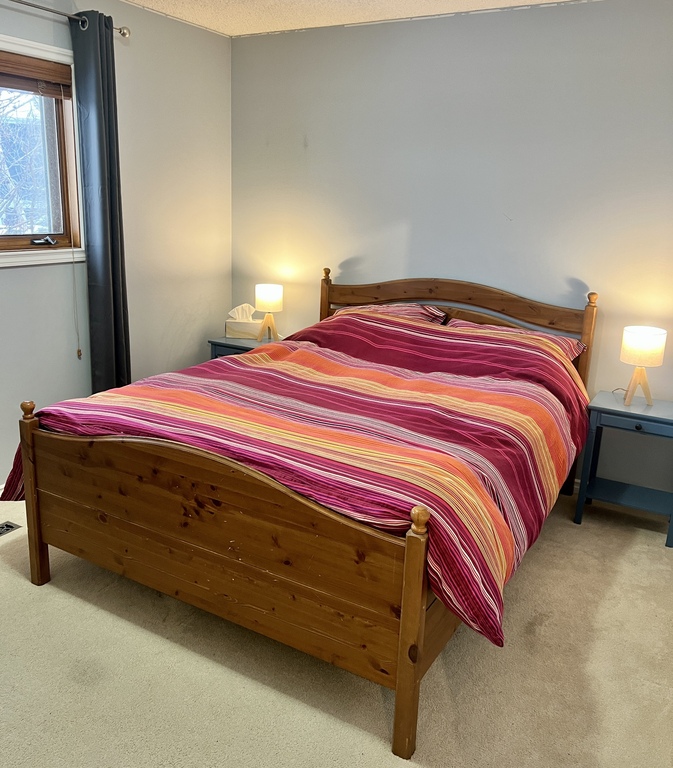  Bedroom #3 - Queen size bed 