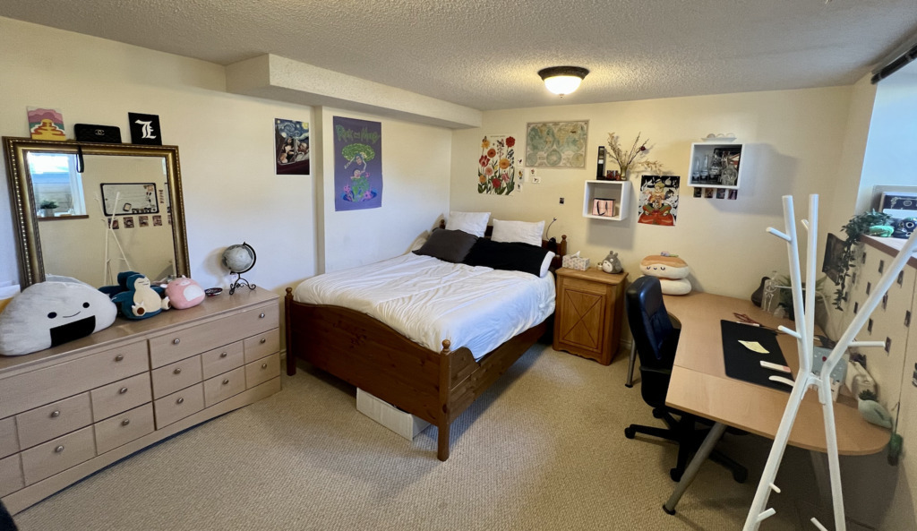  Bedroom #6 - Queen size bed