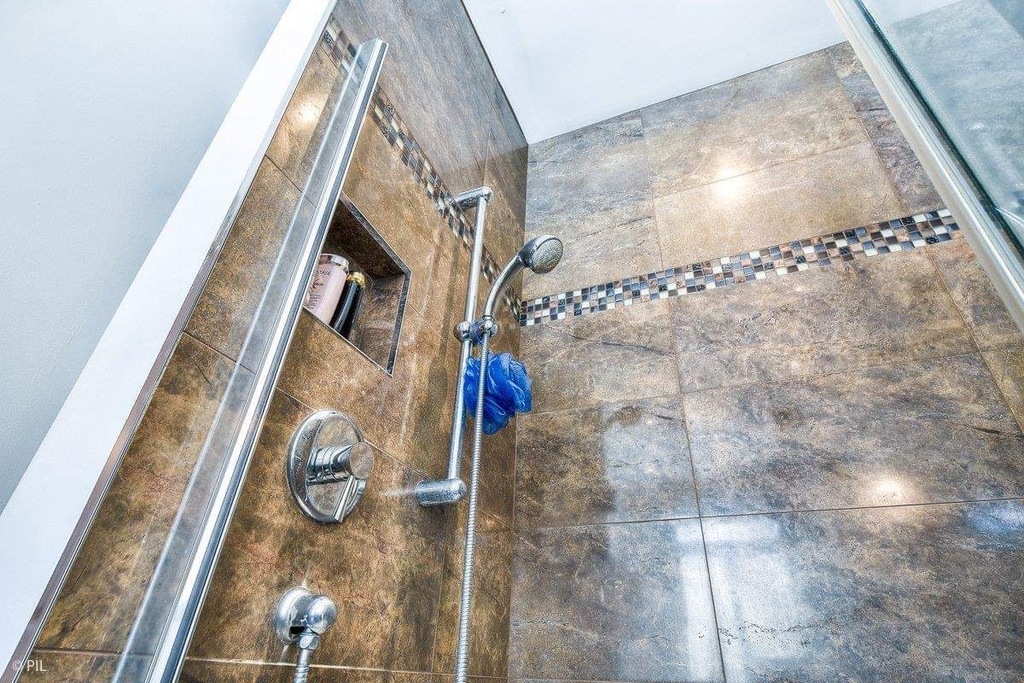 Douche salle de bain des maitres. Shower in the main bathroom