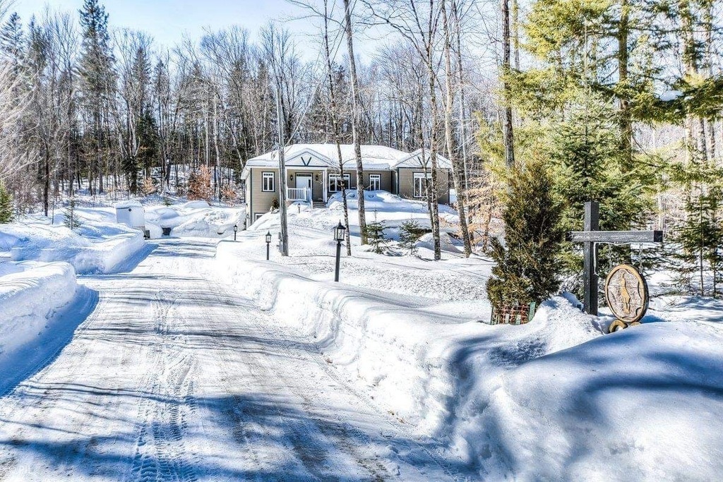 La maison en hiver\ our house winter time