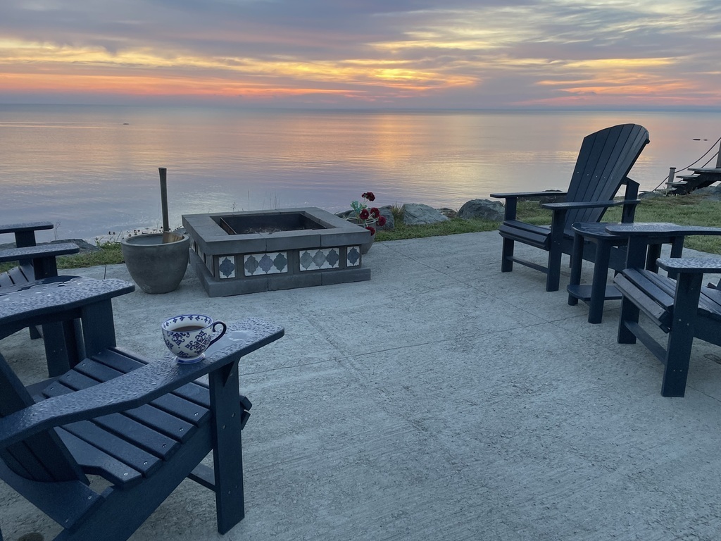 fumoir, foyer et BBQ à quelques mètres de la maison et de la mer