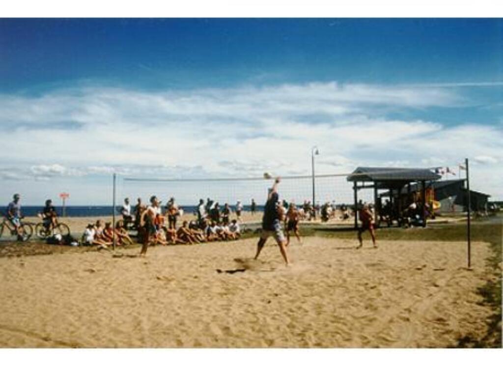 l’une des plages publiques à 5kms.