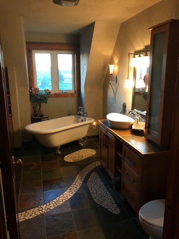 salle de bain avec douche en dôme