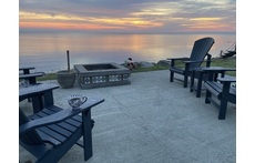 fumoir, foyer et BBQ à quelques mètres de la maison et de la mer