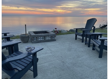 fumoir, foyer et BBQ à quelques mètres de la maison et de la mer