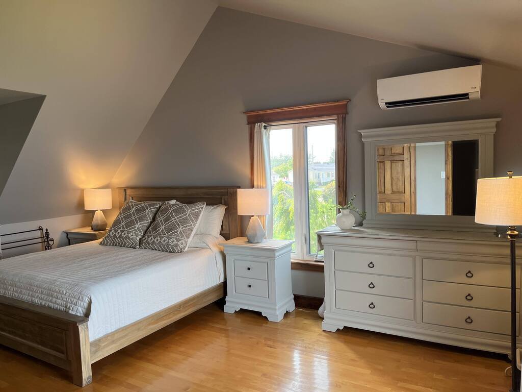 chambre des parents: lit king 193x200