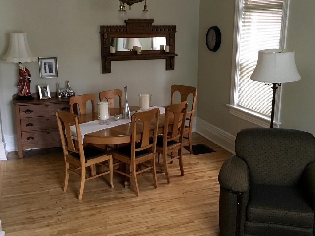 dining room/salle à manger