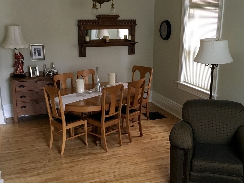 dining room/salle à manger