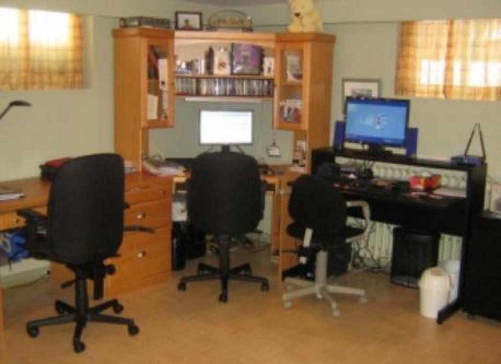 Bureau de travail au sous-sol