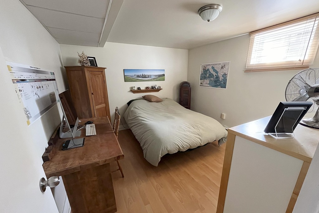 3rd room in basement - 3e chambre au sous-sol