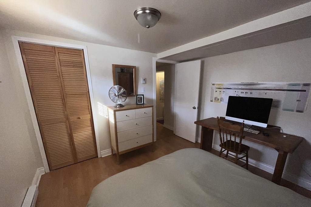 3rd room in basement - 3e chambre au sous-sol