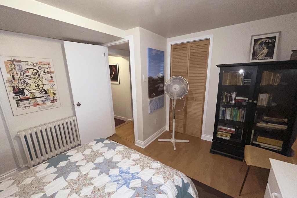 2nd room in basement - 2e chambre au sous-sol