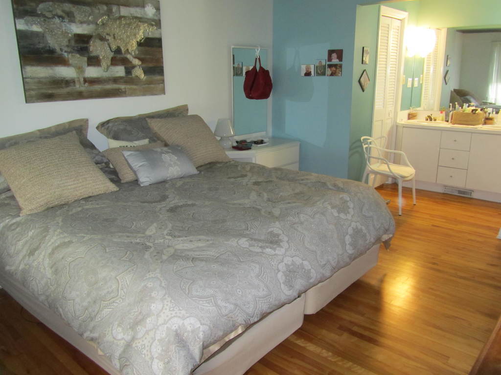 Chambre principale avec toilette privée