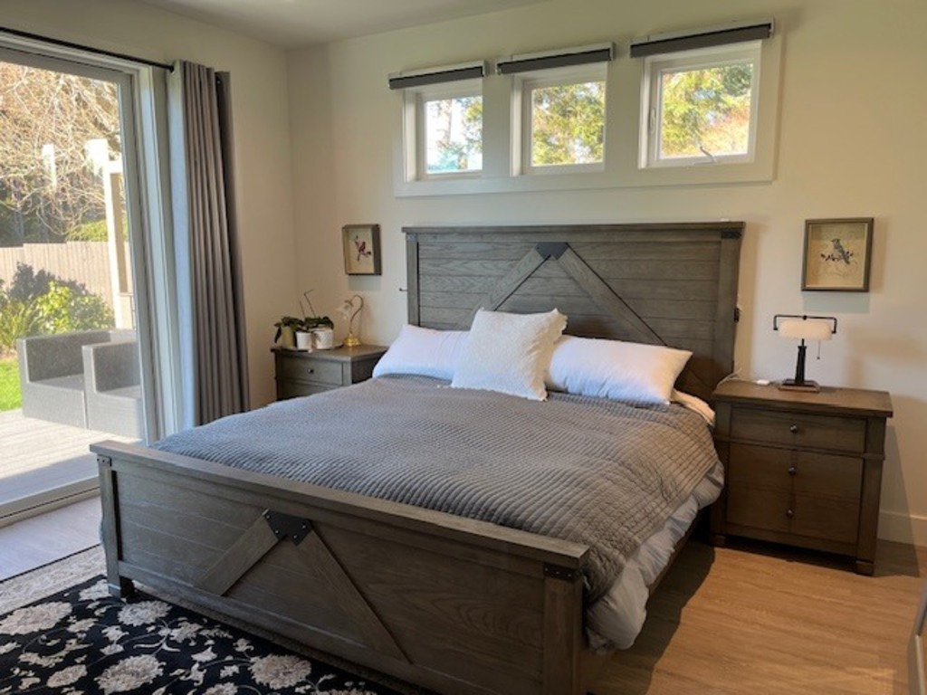 King bed with ensuite 