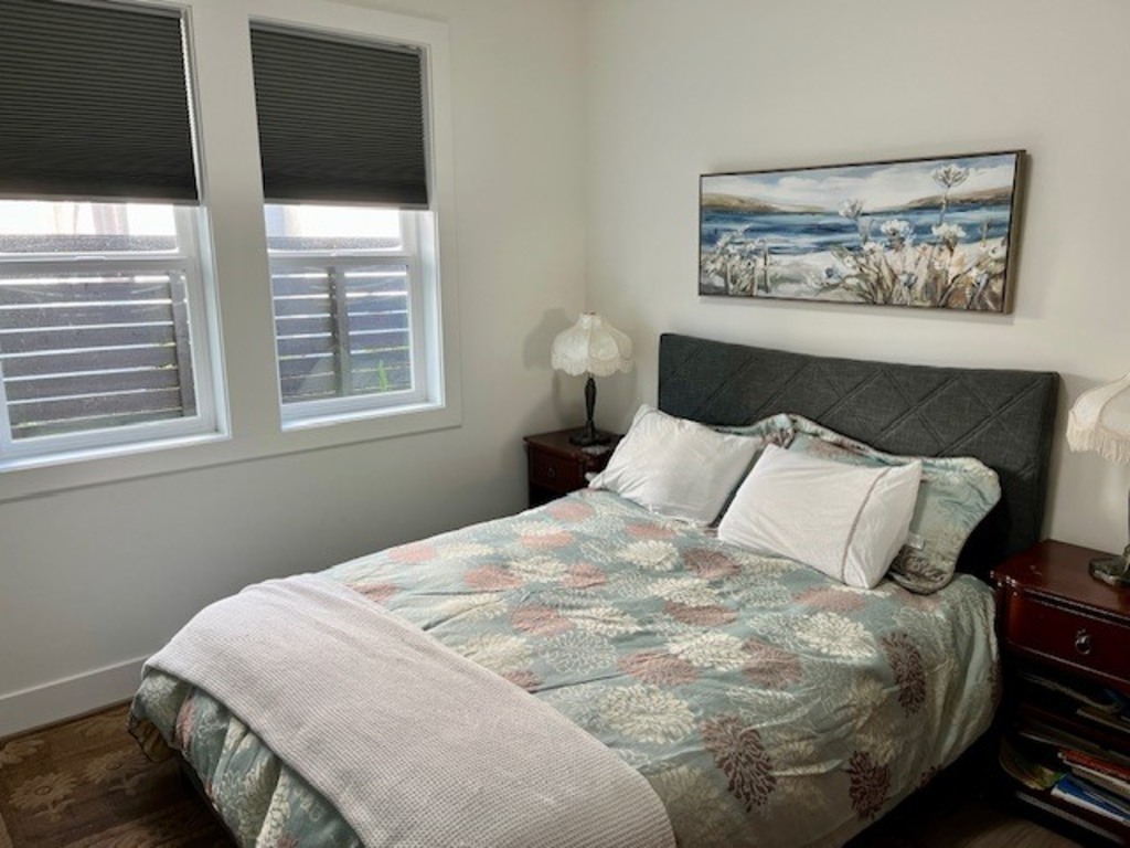 Second bedroom queen bed 