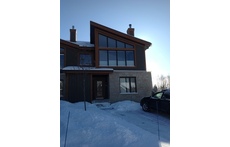 Jumelé avec 5 chambres avec magnifique vue sur le mont Ste-Anne