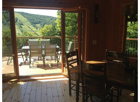 La vue de la cuisine sur la nature