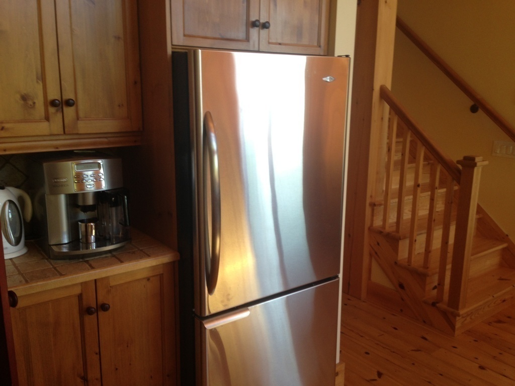 Espace café, frigo dans la cuisine