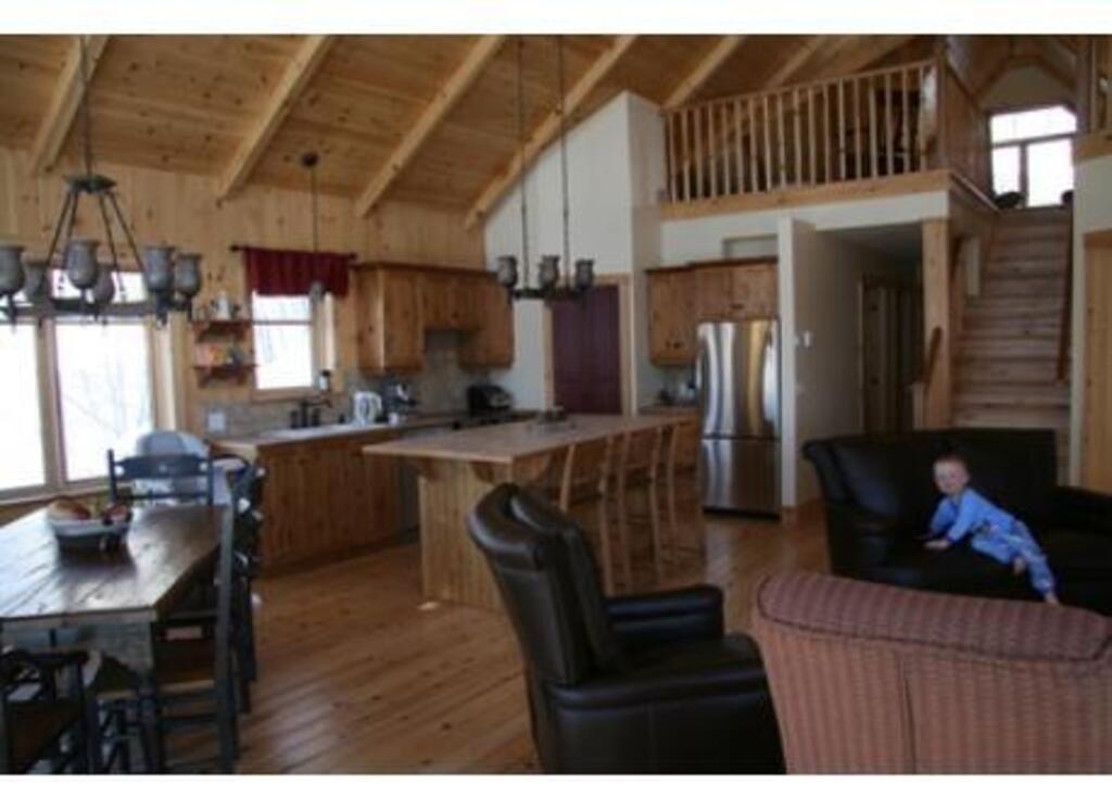 Salle à manger avec espace salon