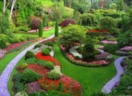 Butchart Gardens a 7 min drive away
