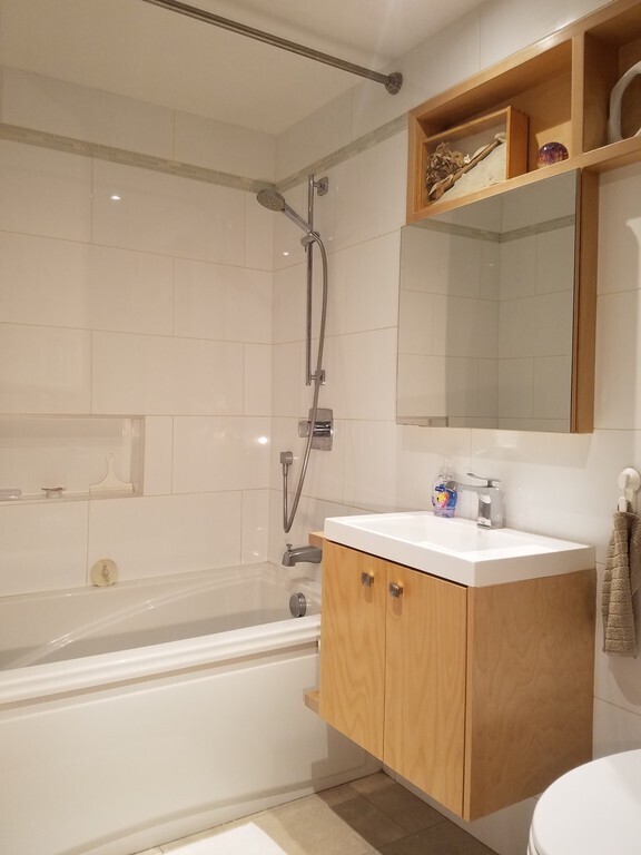 Salle de bain. Bathroom. Badezimmer.