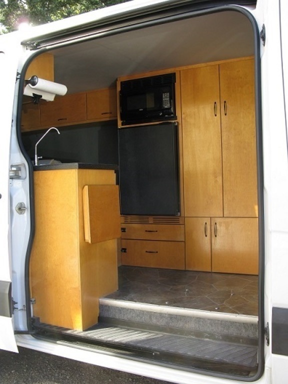 Cuisinette. Kitchenette. Kleine Küche.