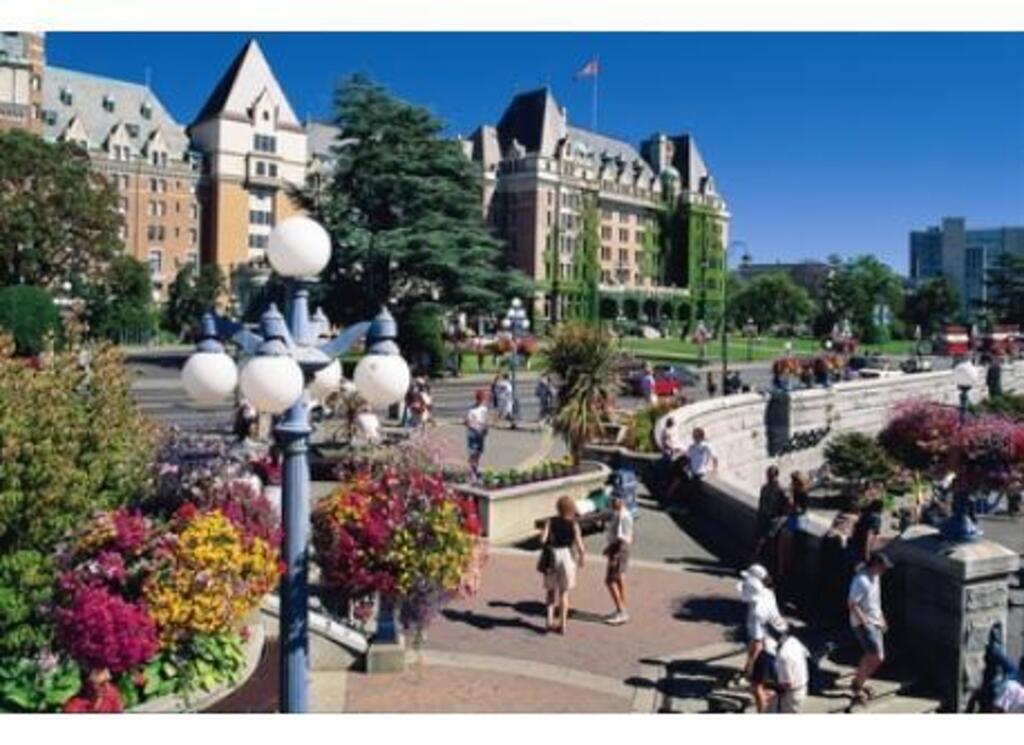 Downtown Victoria - 25 minutes by bus or car
