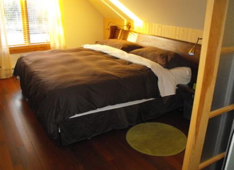 Chambre à coucher principale à l'étage, lit king