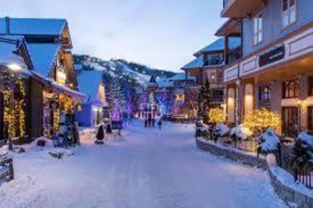 Apres ski at BlueMountain Village