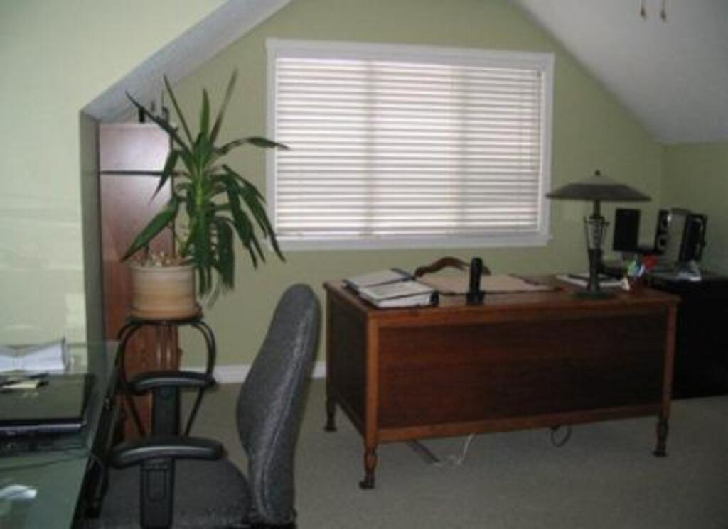 upstairs study has fan, 2 work stations but "Extra" room for 2 children or guests on mattresses  