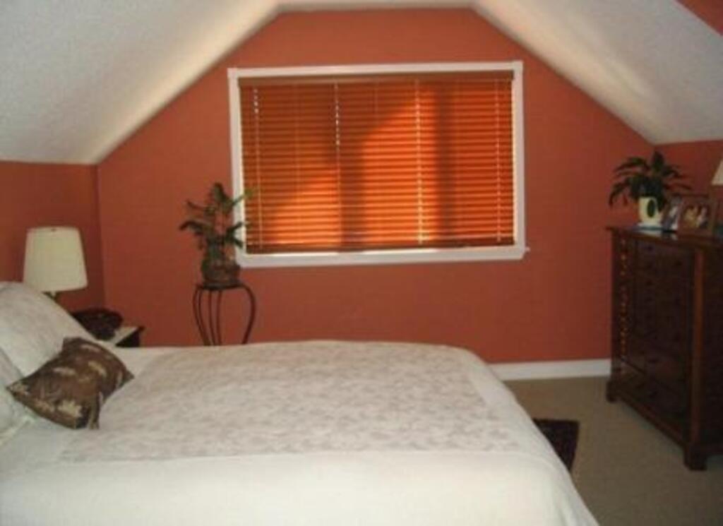 master bedroom (has ceiling fan)