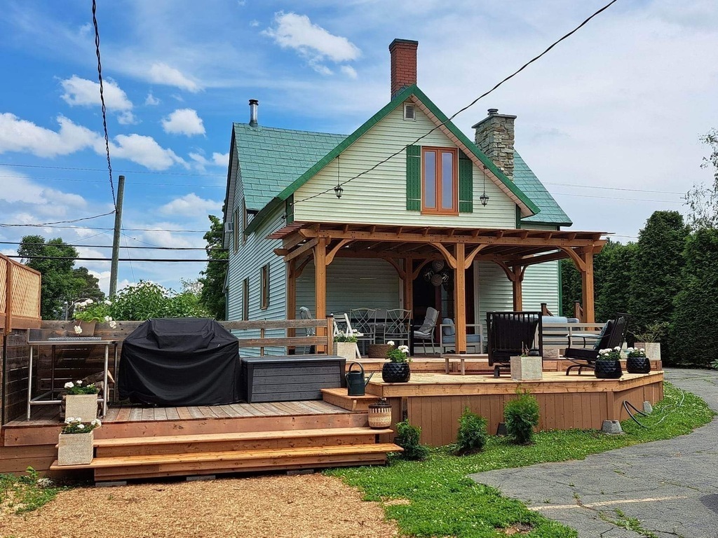 Terrasse et pergola arriere