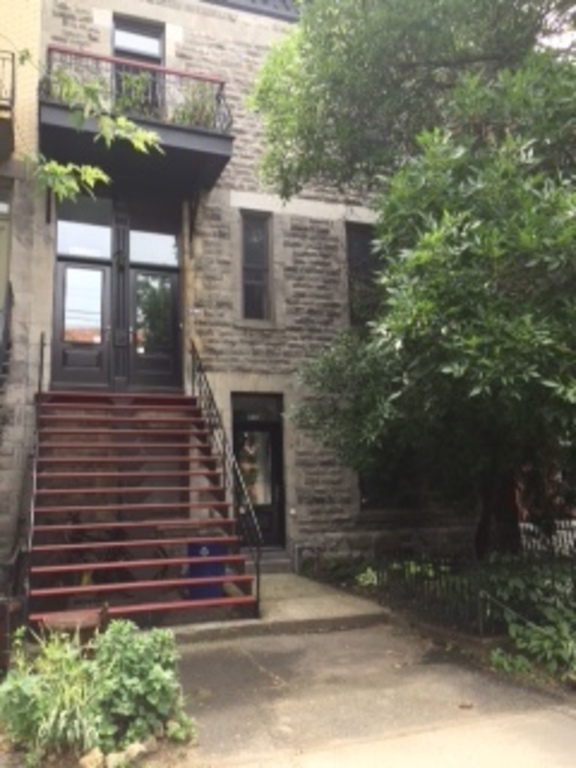 Entrée principale au rez-de-chaussée