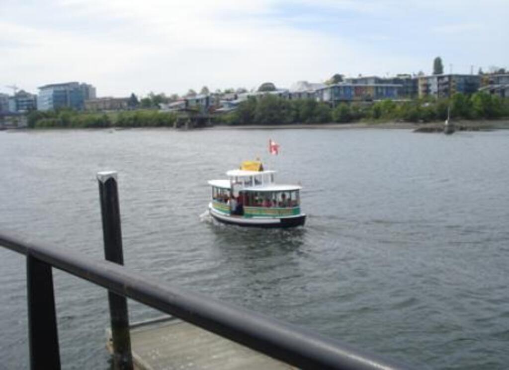 Water shuttle service to downtown 
