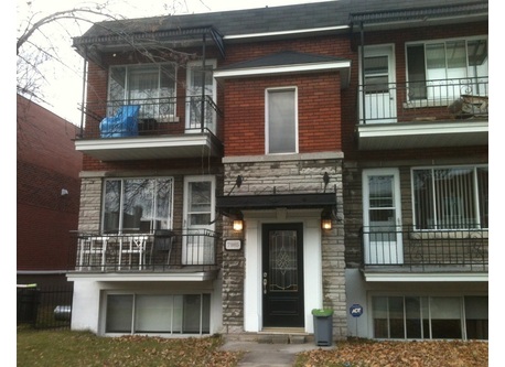 L'appartement est à gauche, en haut