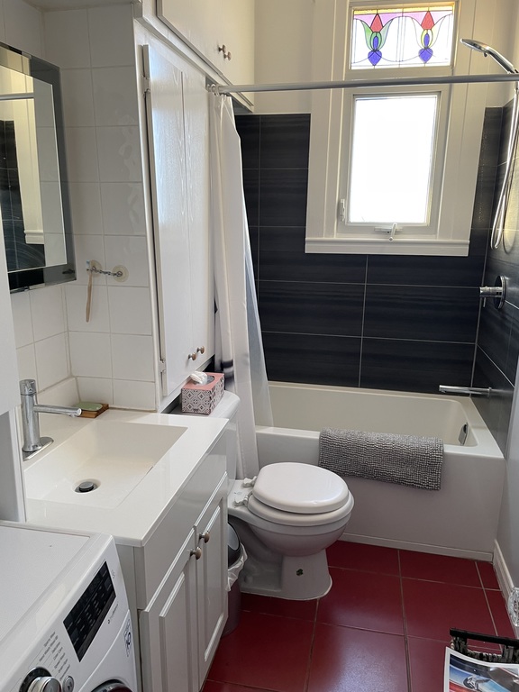 Bathroom / Salle de bain