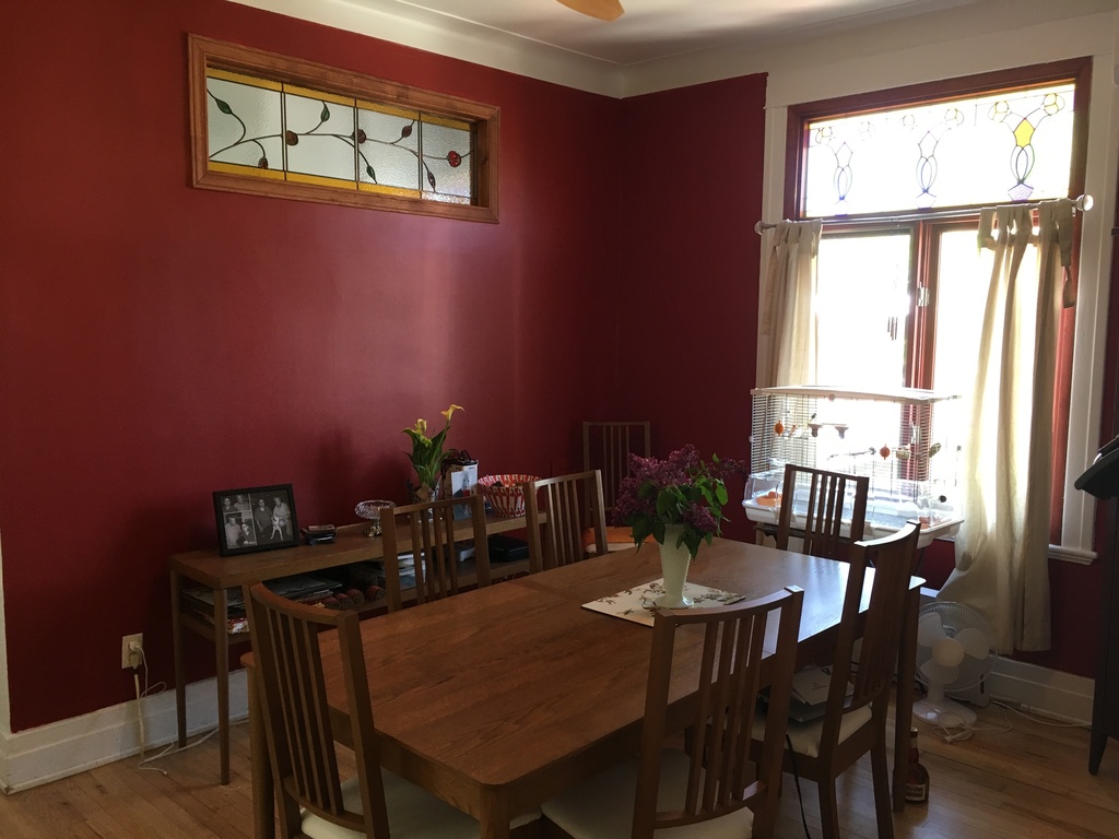 Dining room / Salle à dîner