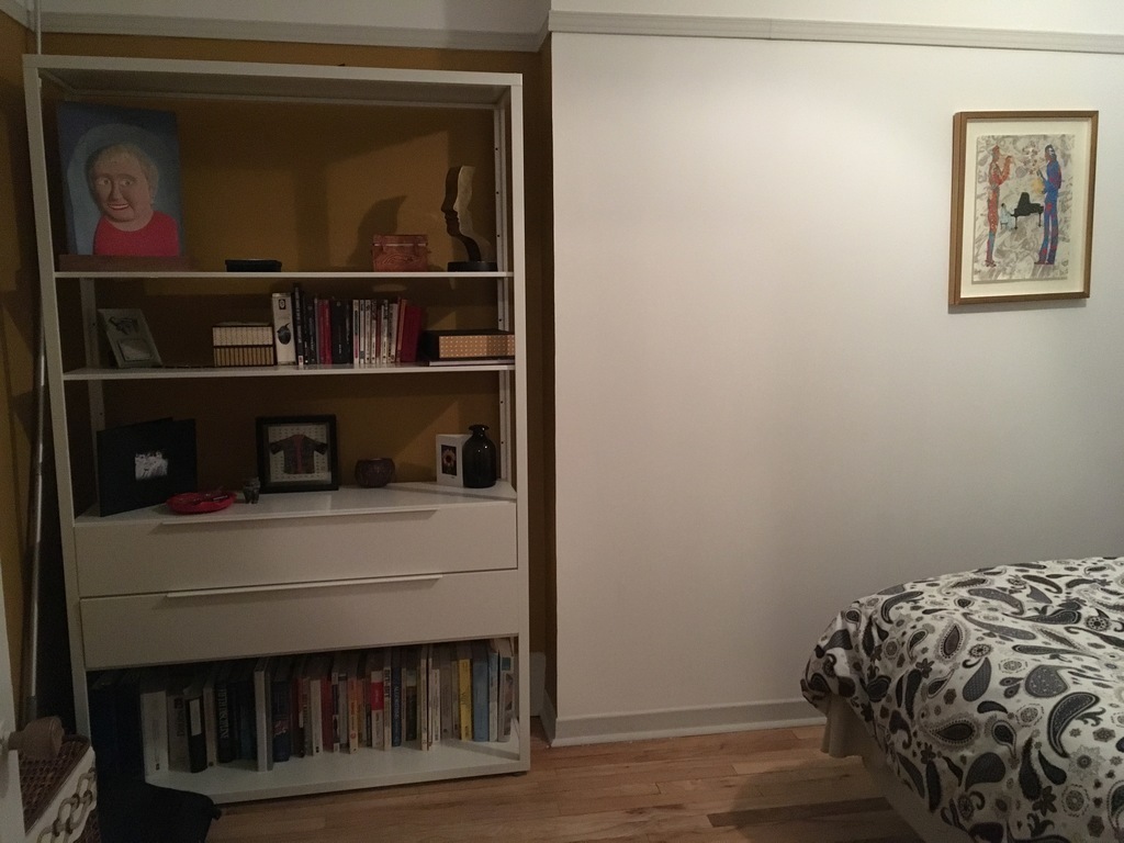 Bedroom with extra-long double bed / Chambre avec lit double extra-long