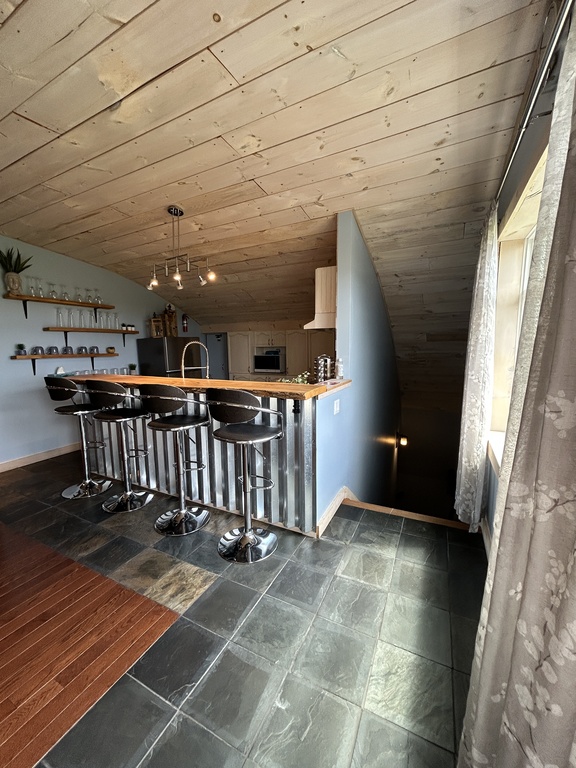 Kitchen eating area.