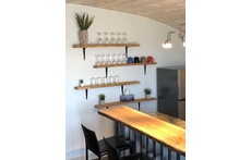 Kitchen bar/eating area