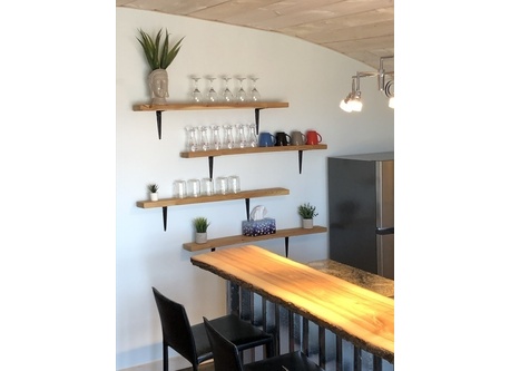 Kitchen bar/eating area