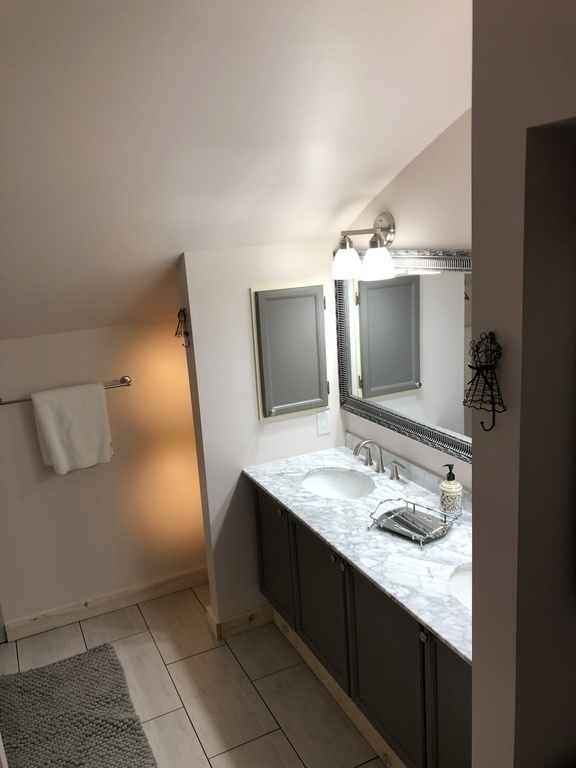 3 piece bathroom with shower/tub combination, washer and dryer