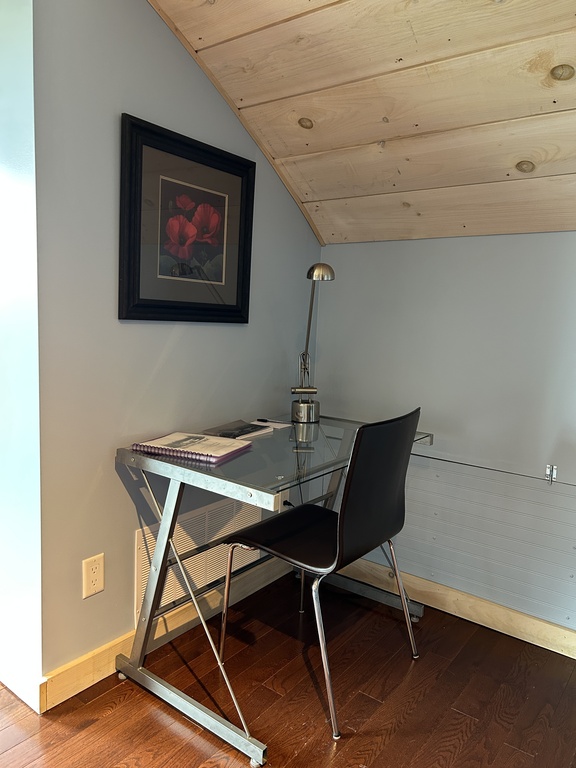 A work space with high speed Starlink internet.