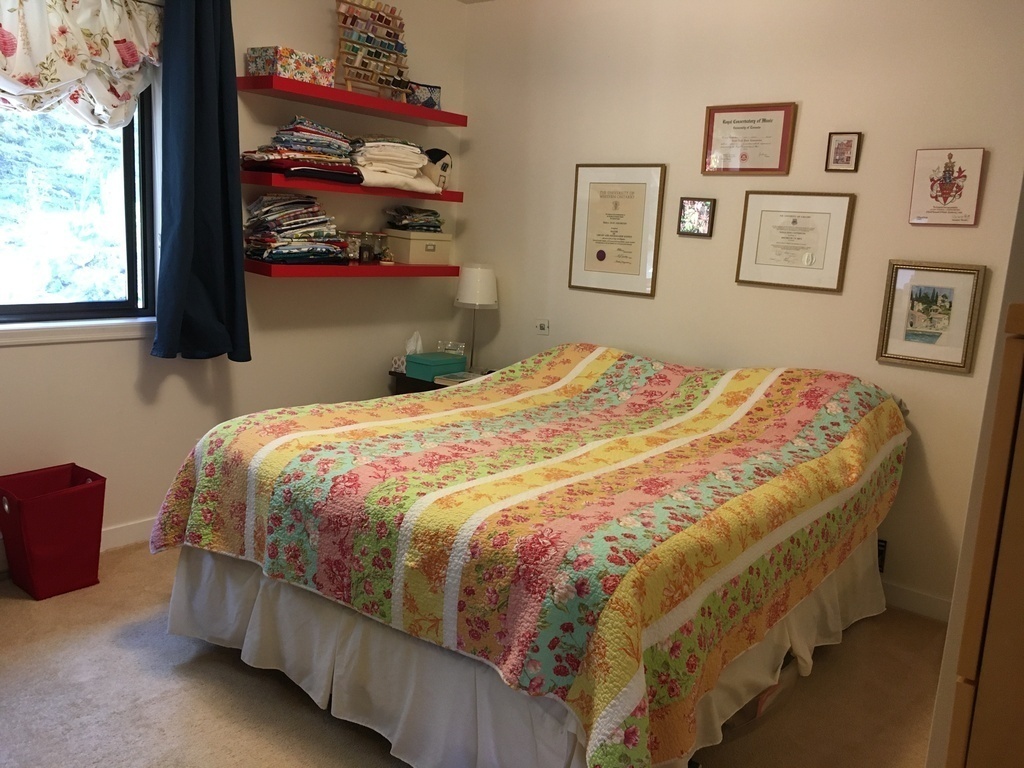 Second bedroom - queen bed