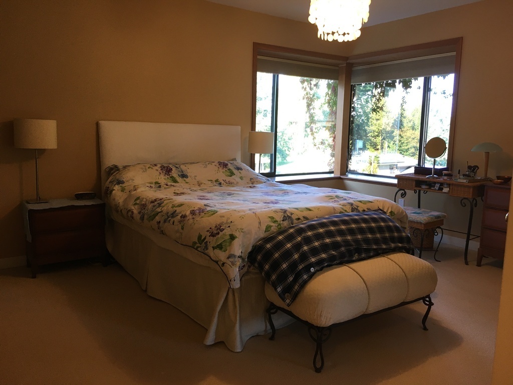 Master bedroom - queen bed