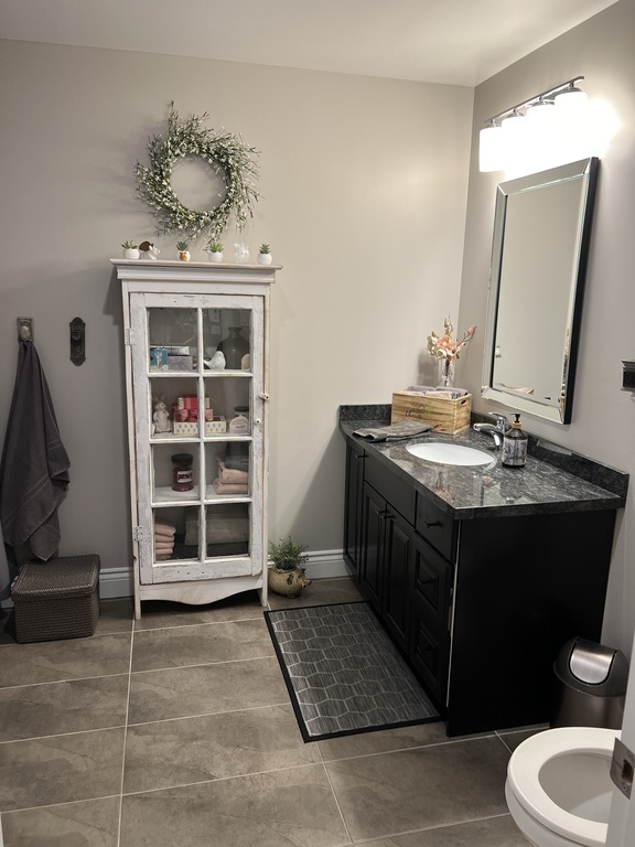 Main bathroom with tub and shower