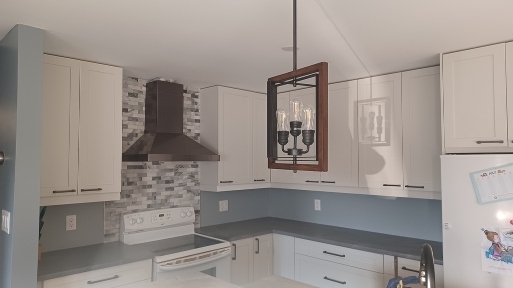 Walk in to Large kitchen