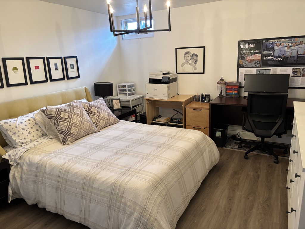 Bedroom #4 Queen bed