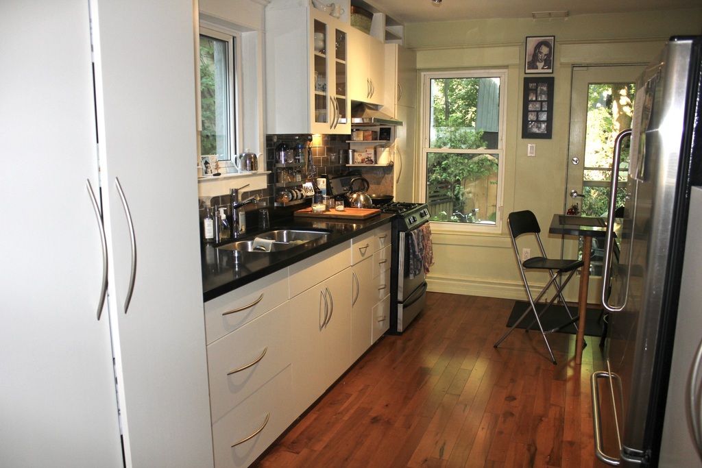 Fully equipped kitchen with door to private back yard and deck